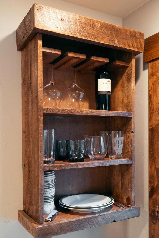 | Clear Creek Inn