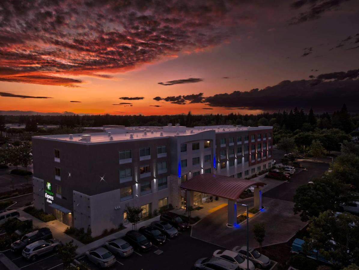 | Holiday Inn Express & Suites - Chico, an IHG Hotel