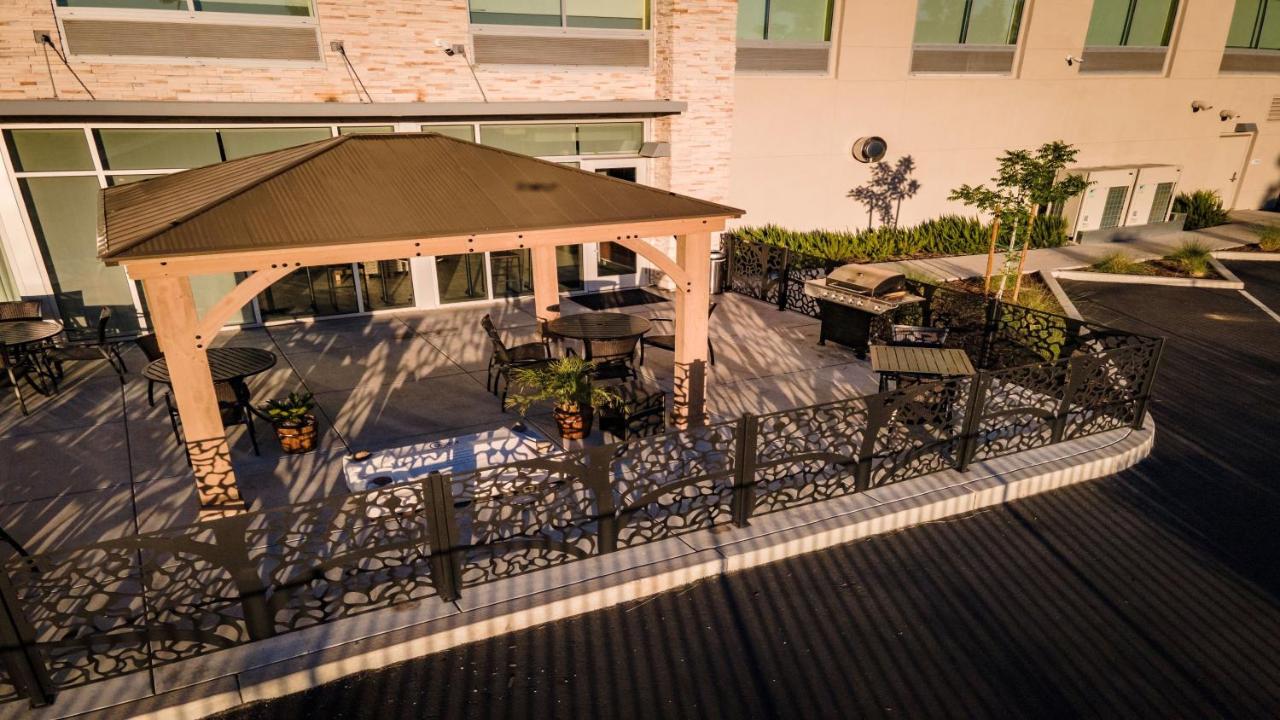 | Holiday Inn Express & Suites - Chico, an IHG Hotel