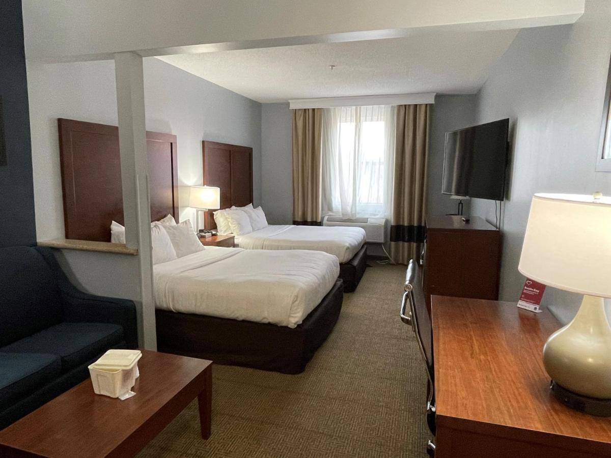 Queen Suite - Non-Smoking at Quality Suites Waldorf