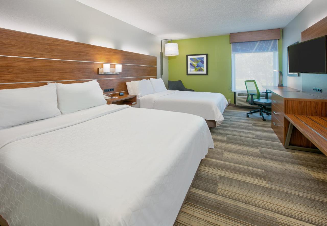 Queen Room with Two Queen Beds - Non-Smoking at Holiday Inn Express Hope by IHG