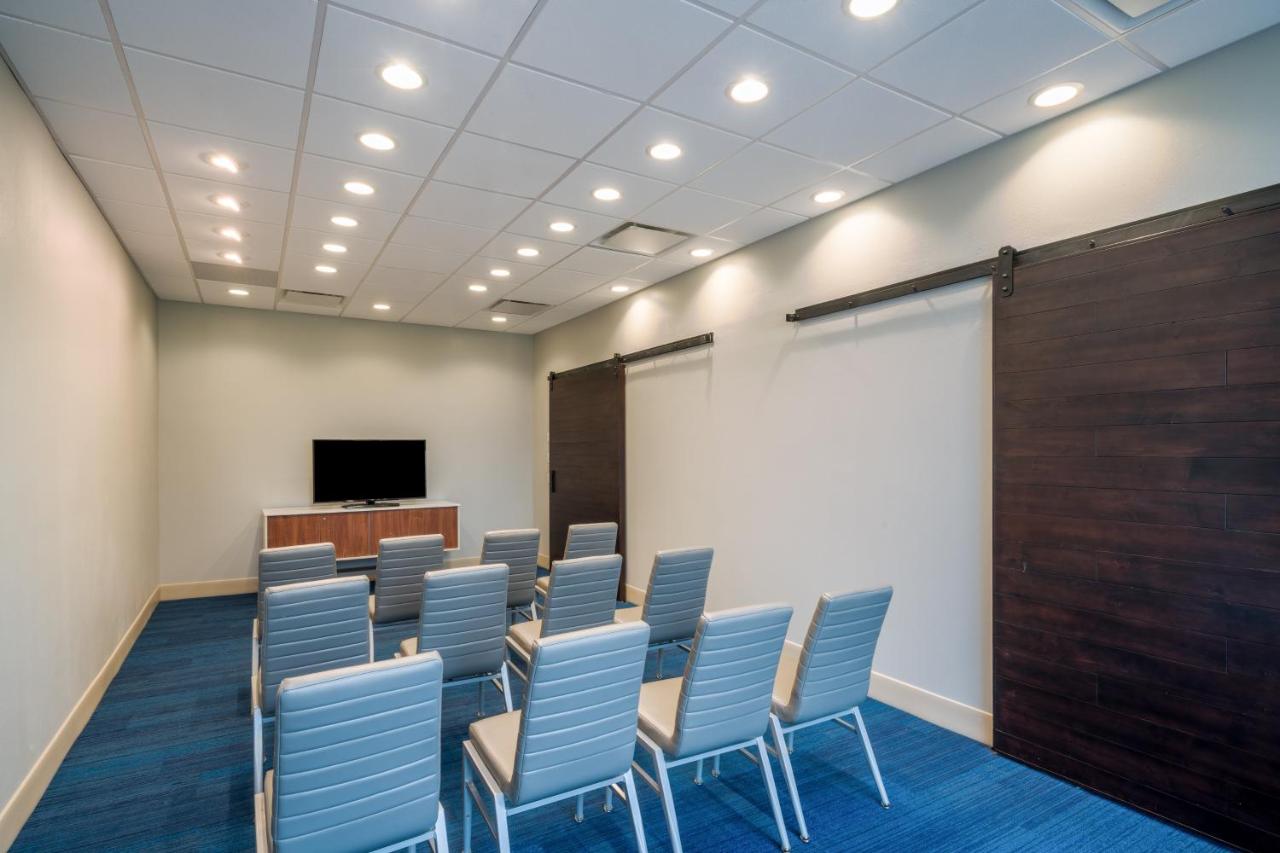 | Holiday Inn Express & Suites - St Peters, an IHG Hotel