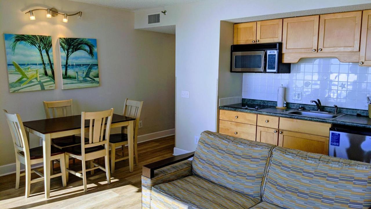 Traditional King Room at Shell Island Resort - All Oceanfront Suites