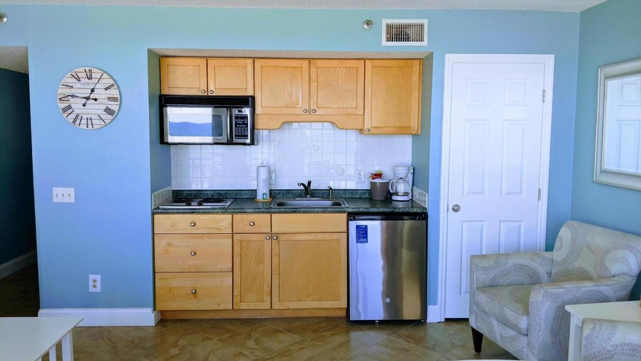 Deluxe King Room at Shell Island Resort - All Oceanfront Suites