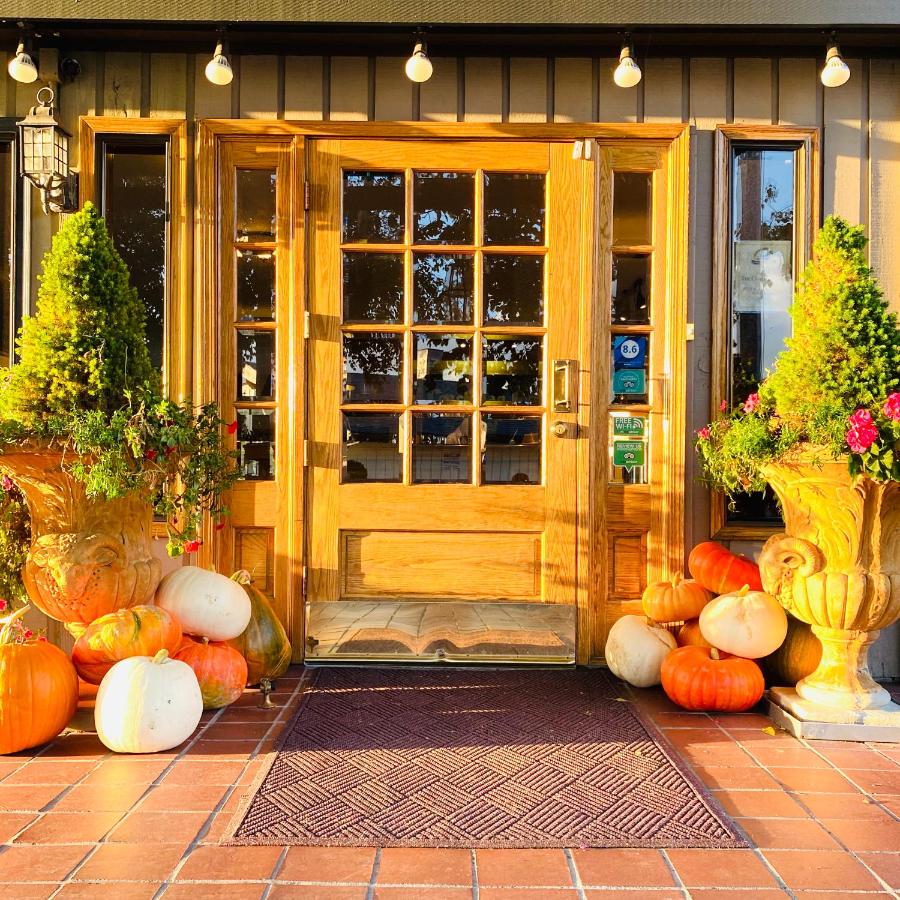  | Coachman Inn Oak Harbor