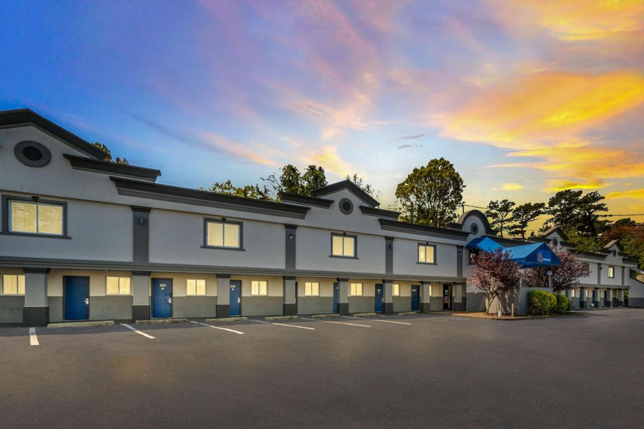 | Motel 6-Toms River, NJ