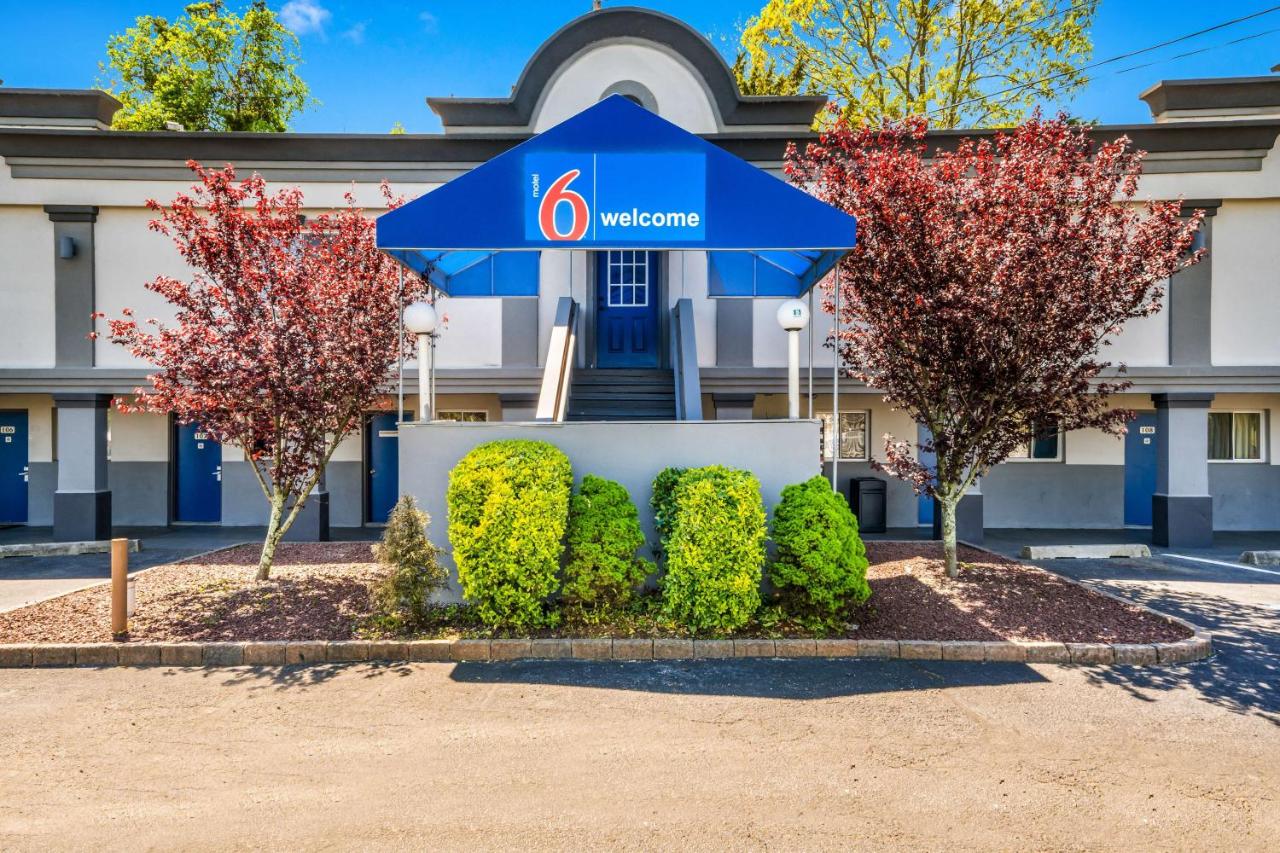 | Motel 6-Toms River, NJ