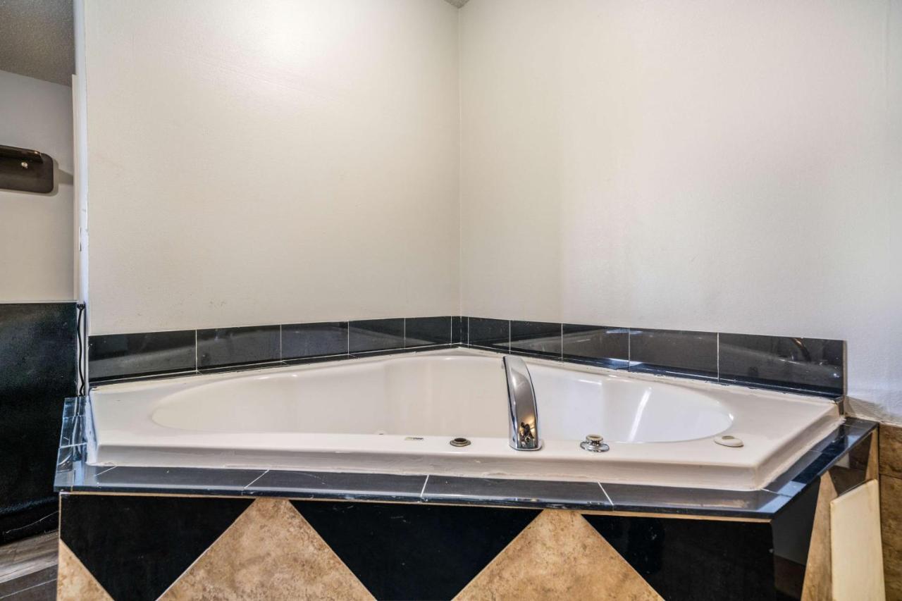 | Motel 6-Toms River, NJ