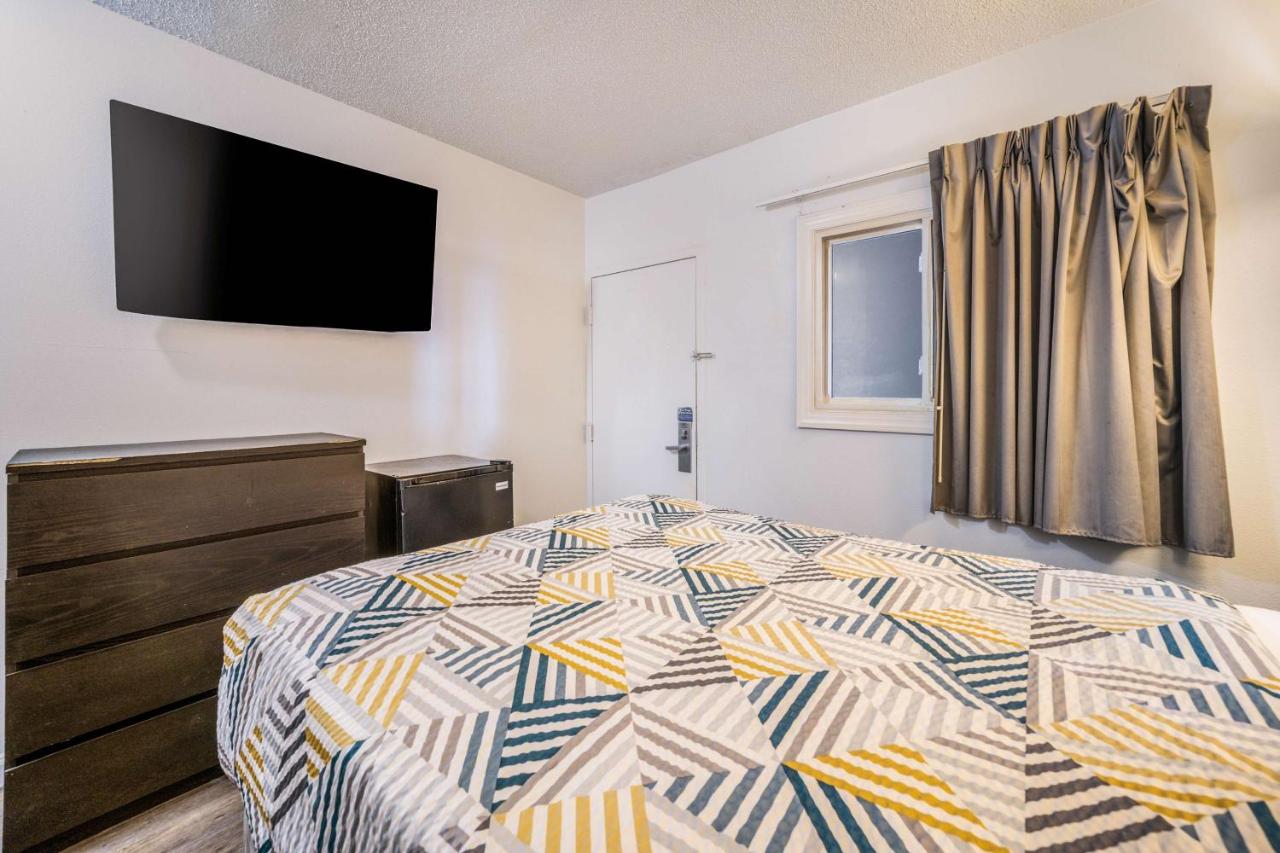 | Motel 6-Toms River, NJ