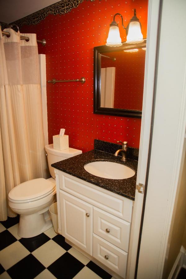 | Sylvan Inn Bed & Breakfast