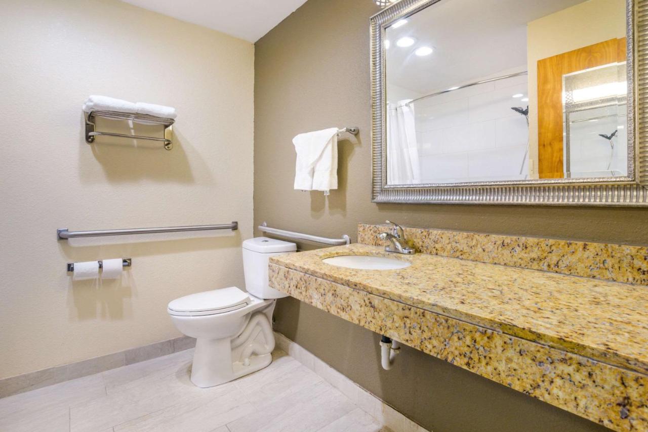 | Quality Inn & Suites Florence- Cincinnati South