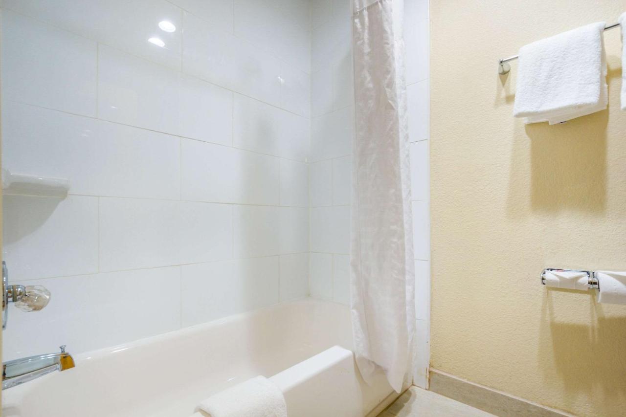 | Quality Inn & Suites Florence- Cincinnati South
