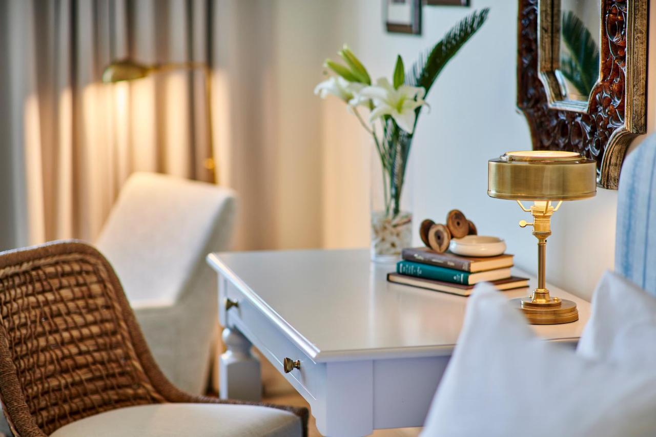 Deluxe King at HarbourView Inn