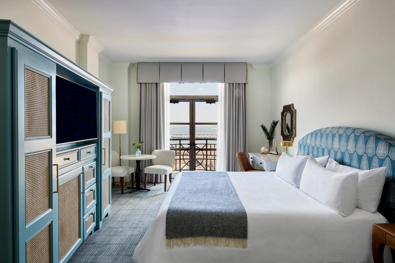 Deluxe King Balconette at HarbourView Inn