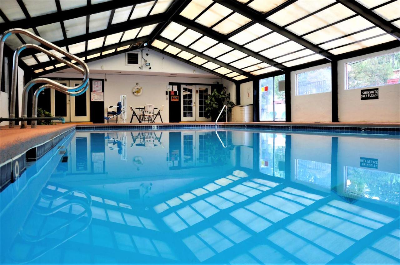 | Pinecliff Village Resort