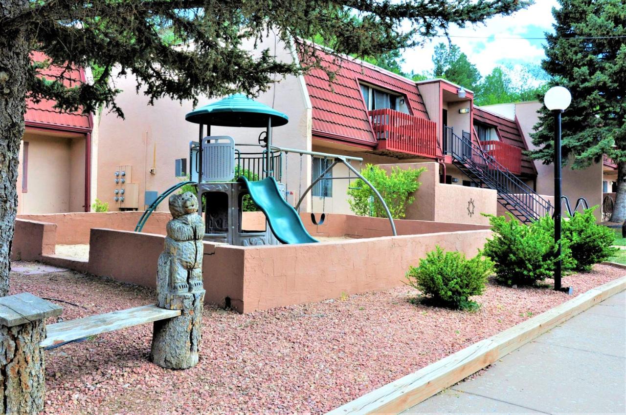 | Pinecliff Village Resort