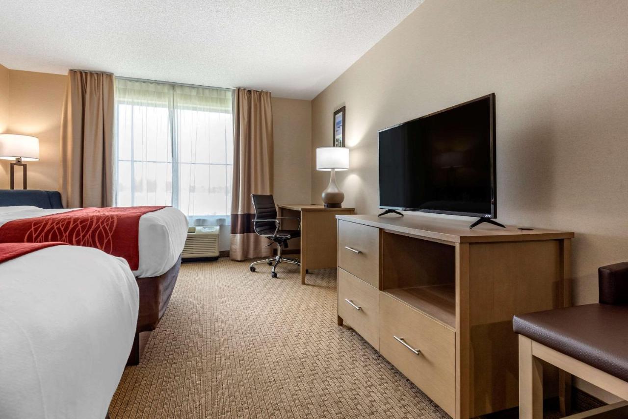 | Comfort Inn & Suites Farmington - Victor