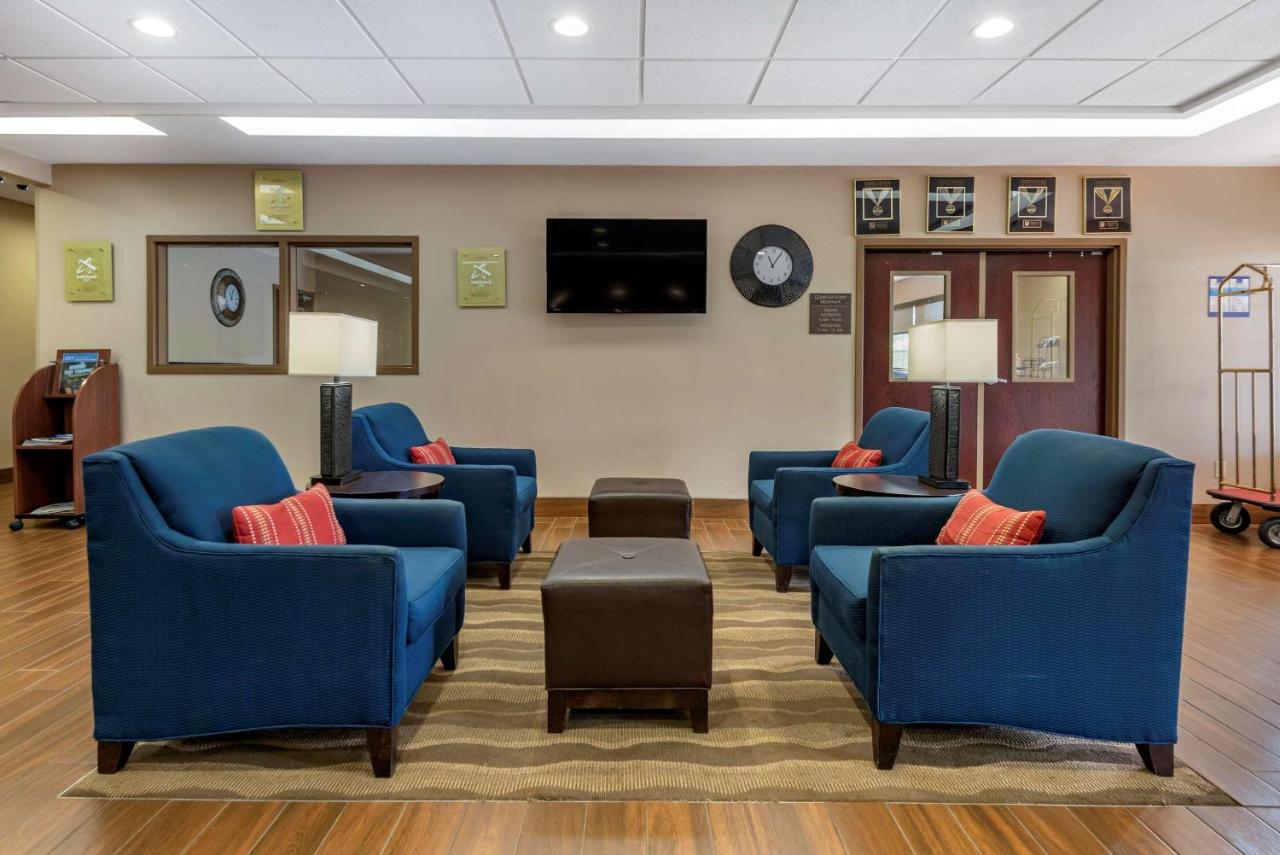 | Comfort Inn & Suites Farmington - Victor
