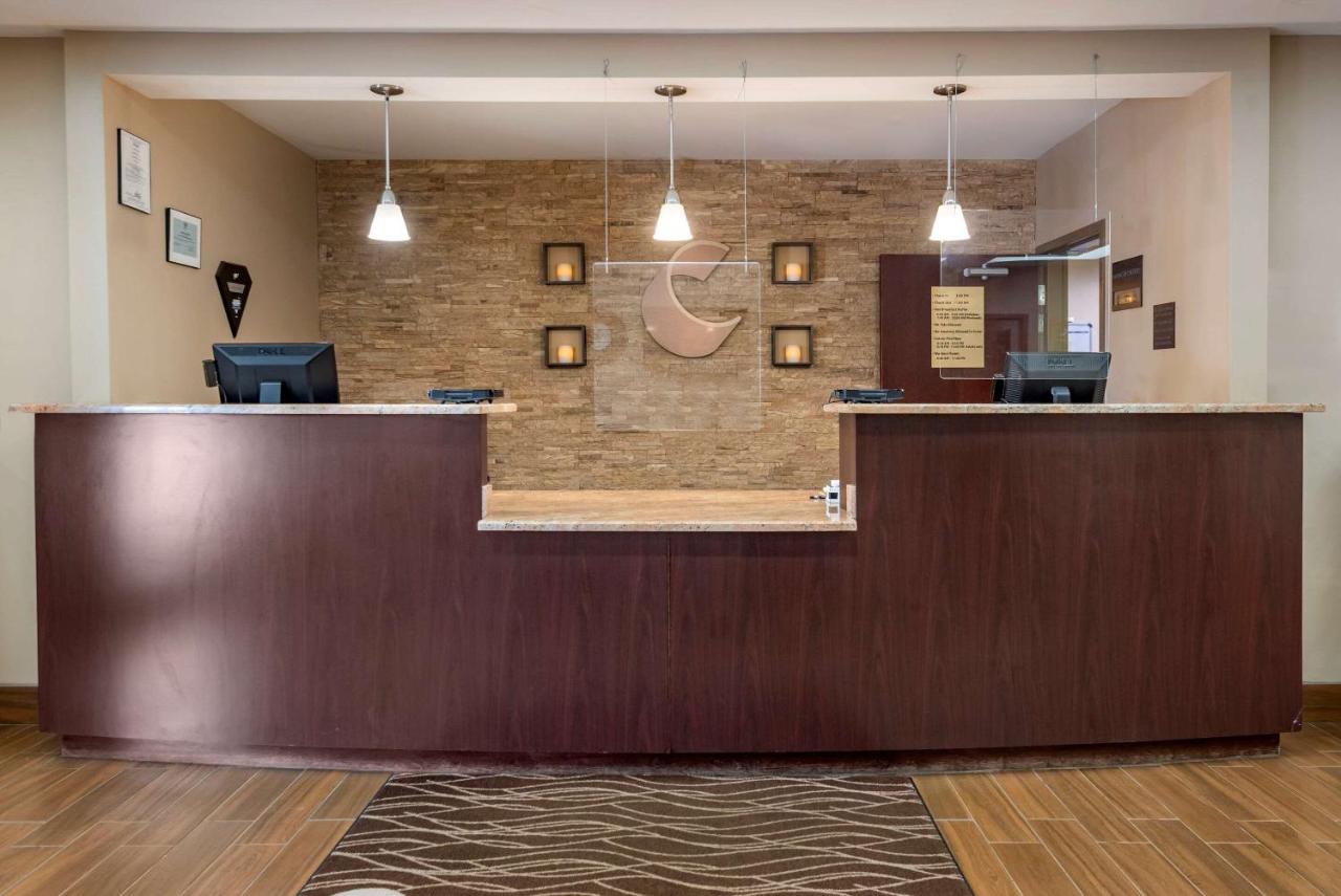 | Comfort Inn & Suites Farmington - Victor