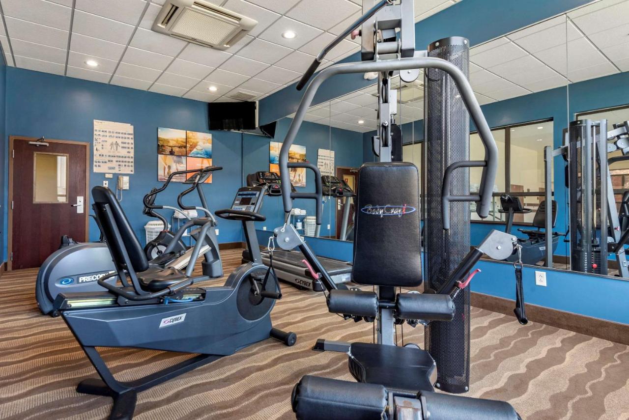 | Comfort Inn & Suites Farmington - Victor