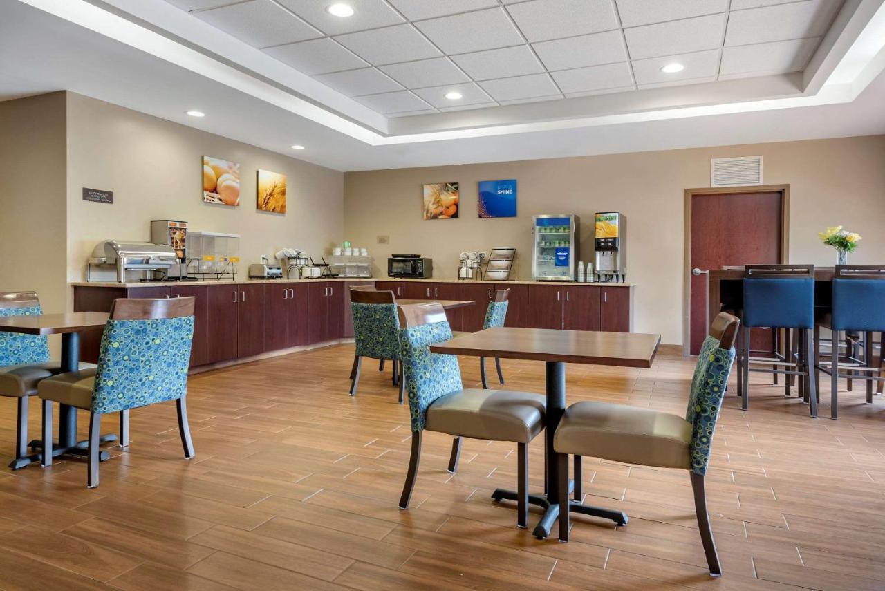 | Comfort Inn & Suites Farmington - Victor