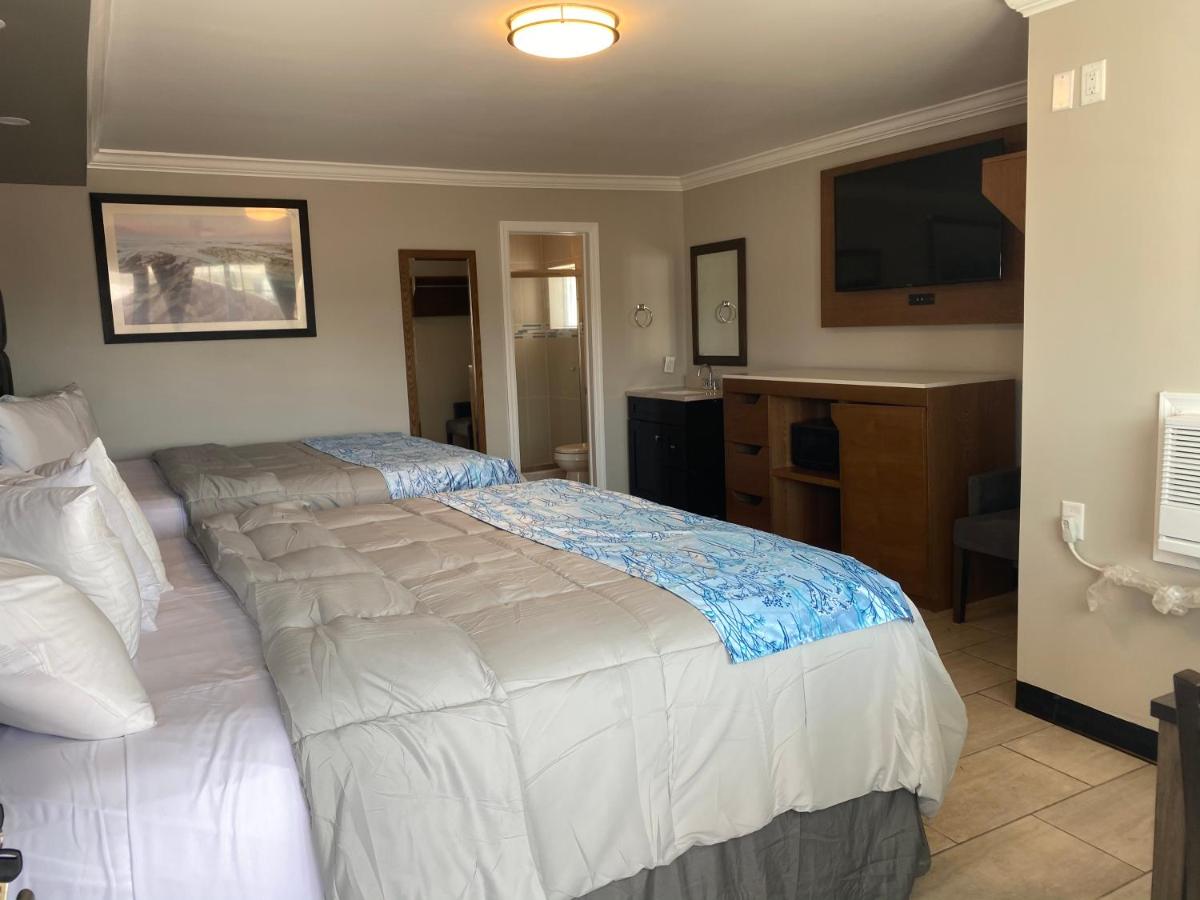 Deluxe Double Room at Coastal Sands Inn