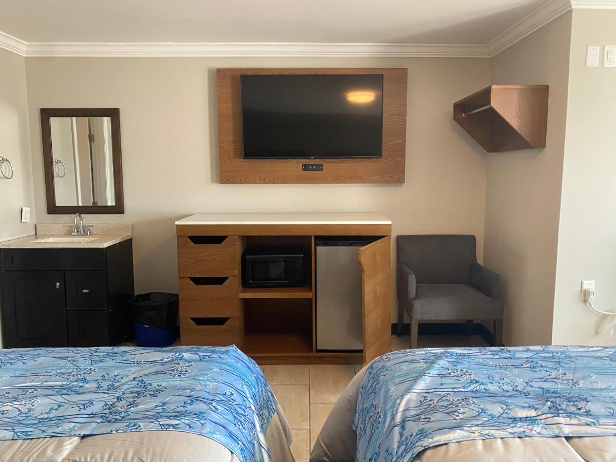 Deluxe Double Room at Coastal Sands Inn
