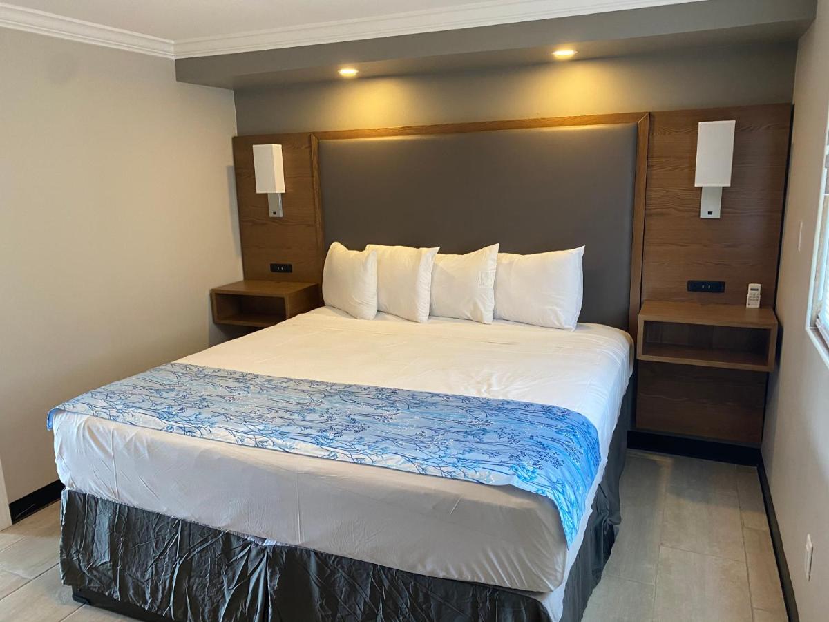 Deluxe Suite at Coastal Sands Inn