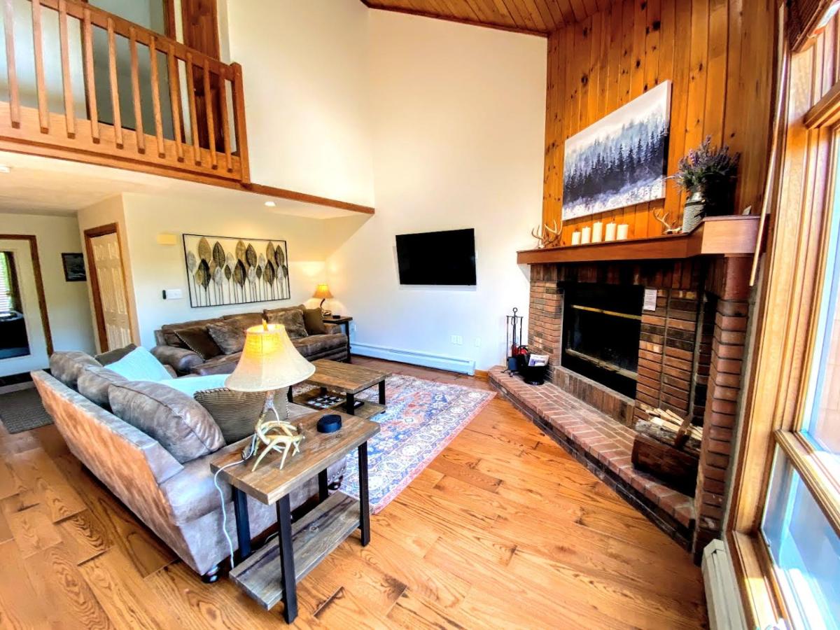 | W7 Fully Renovated Townhouse in Bretton Woods with fantastic ski slope views, fast WiFi