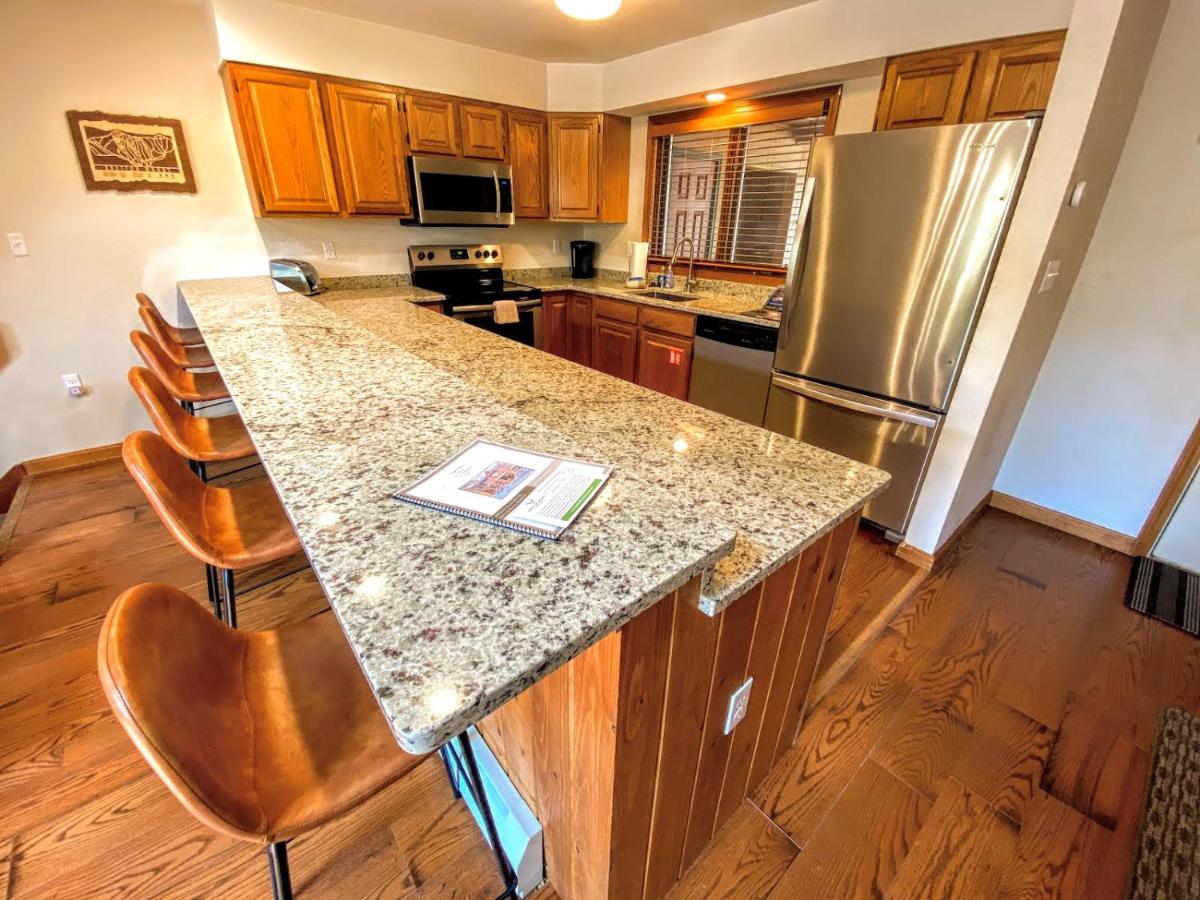 | W7 Fully Renovated Townhouse in Bretton Woods with fantastic ski slope views, fast WiFi