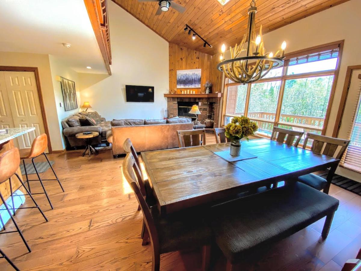 | W7 Fully Renovated Townhouse in Bretton Woods with fantastic ski slope views, fast WiFi