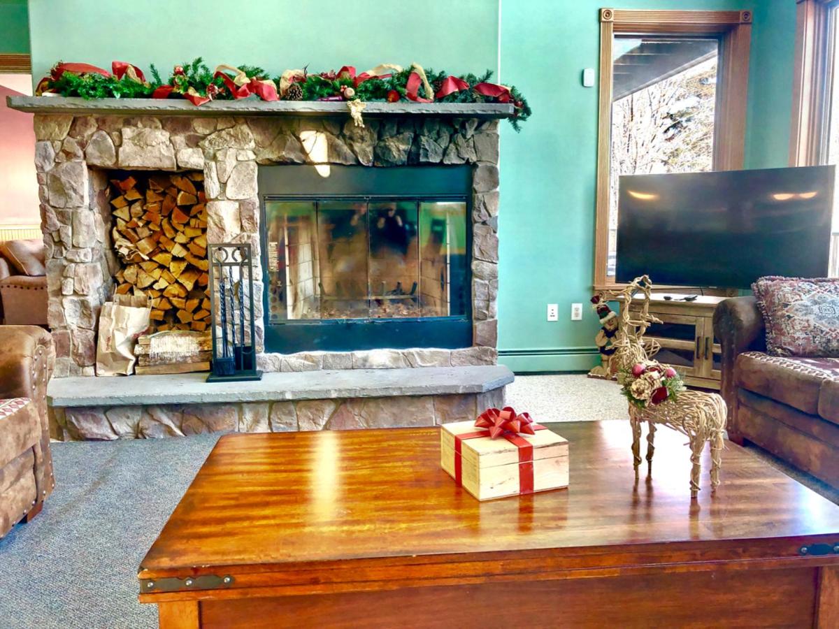 | P5 Ski-in Ski-out rare find Presidential View, single family with garage, pool table, ping pong
