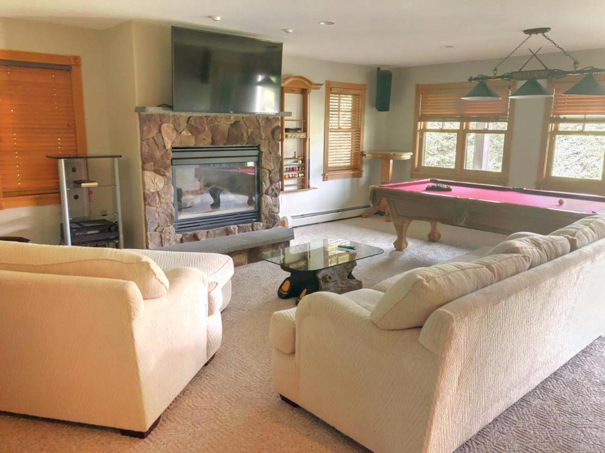 | P5 Ski-in Ski-out rare find Presidential View, single family with garage, pool table, ping pong