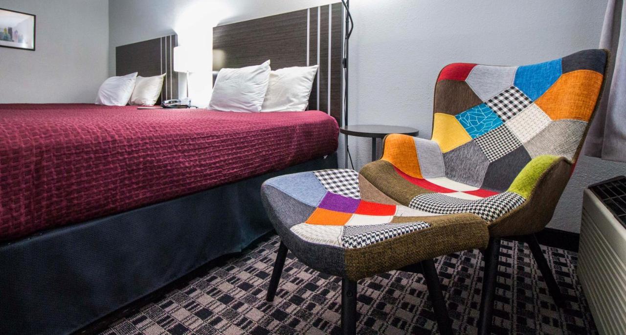 Standard Room with Two Double Beds - Smoking at Brick Lodge Atlanta/Norcross