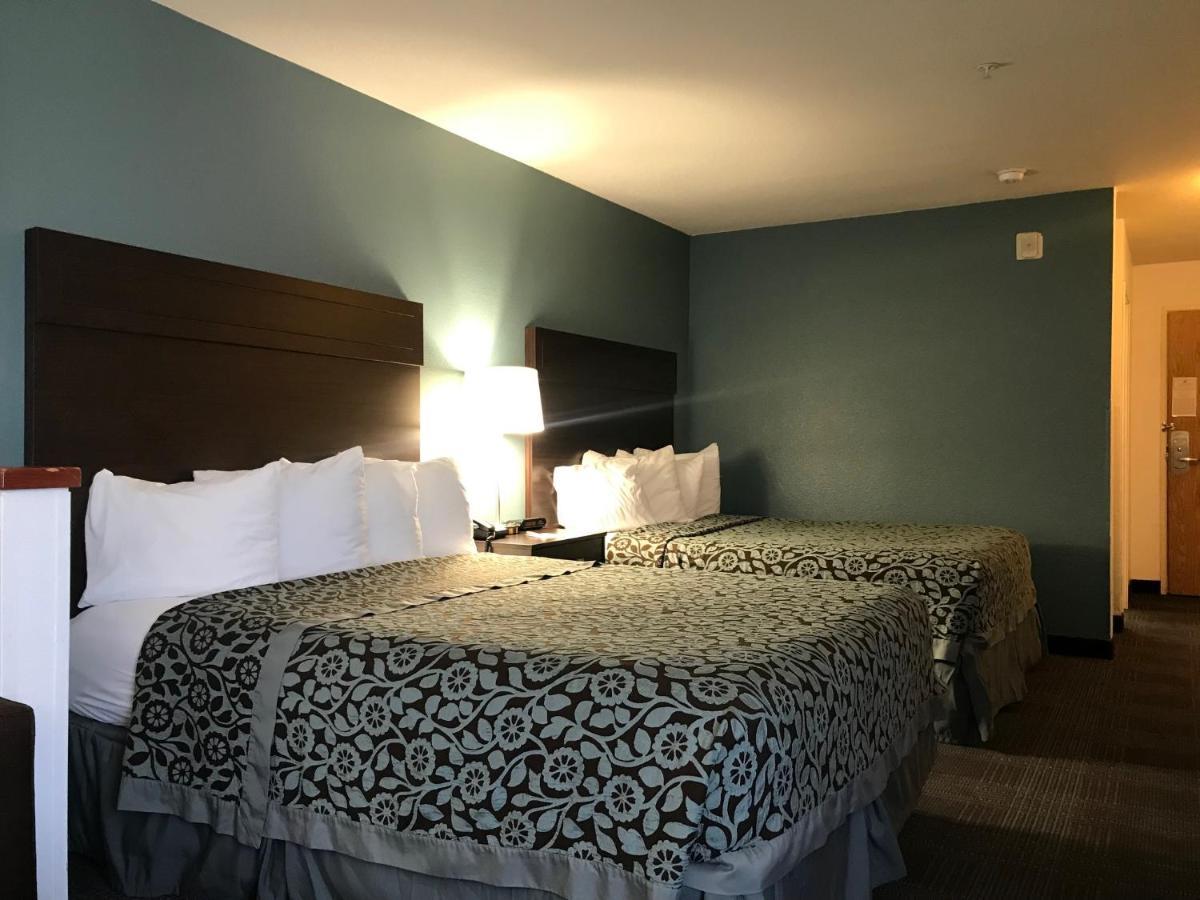 Queen Room with Two Queen Beds - Non-Smoking at Days Inn & Suites by Wyndham Gresham