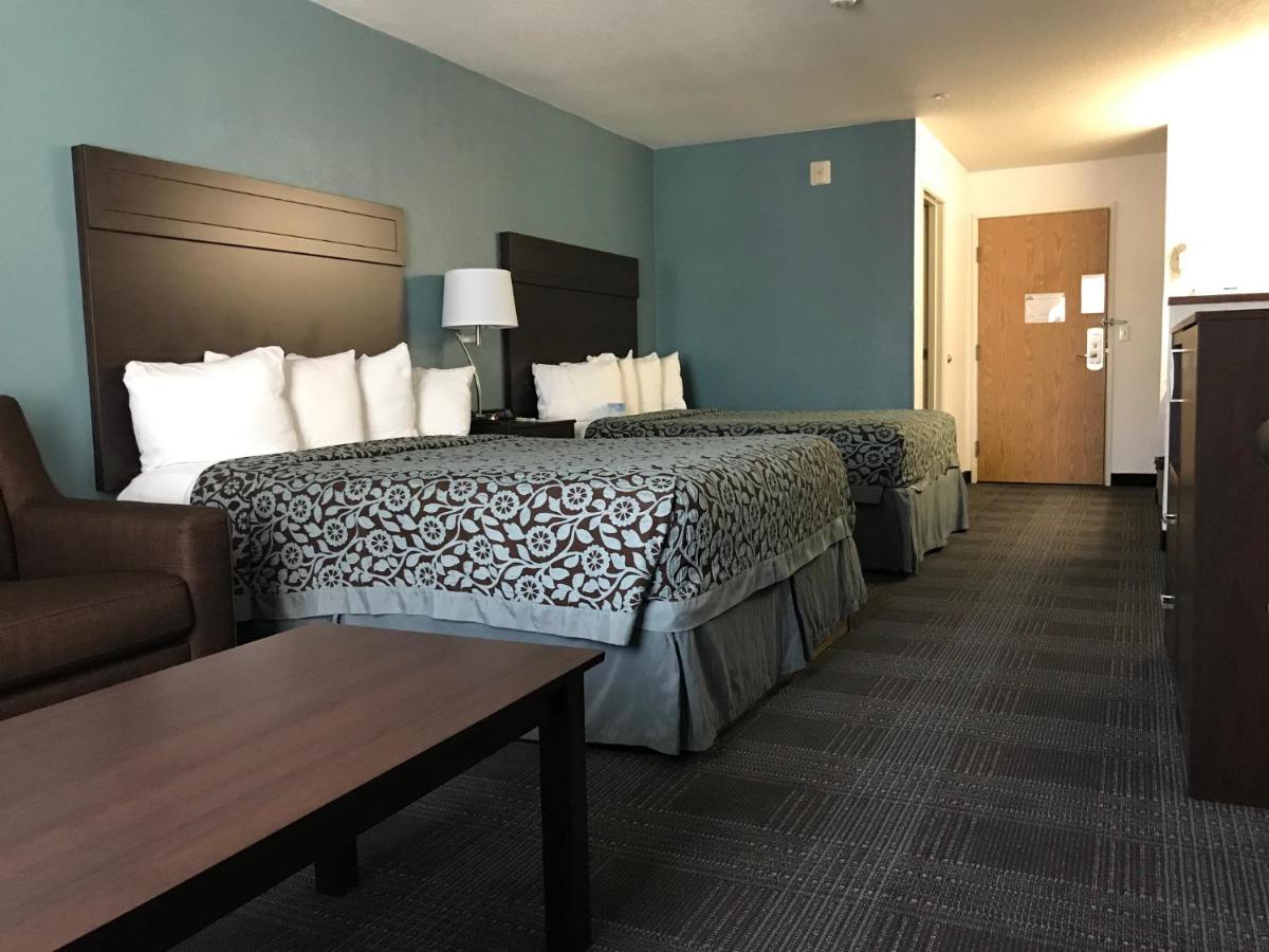 Queen Room with Two Queen Beds - Non-Smoking at Days Inn & Suites by Wyndham Gresham