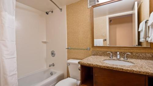 Room #4844837 at Airport Honolulu Hotel, Trademark Collection by Wyndham