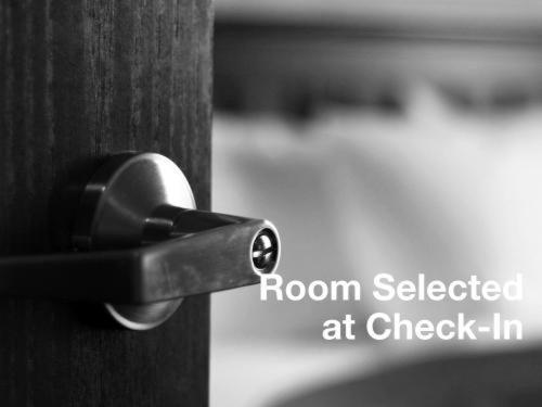 Room #4844837 at Airport Honolulu Hotel, Trademark Collection by Wyndham