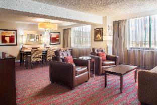 Room #18225993 at LaGuardia Plaza Hotel