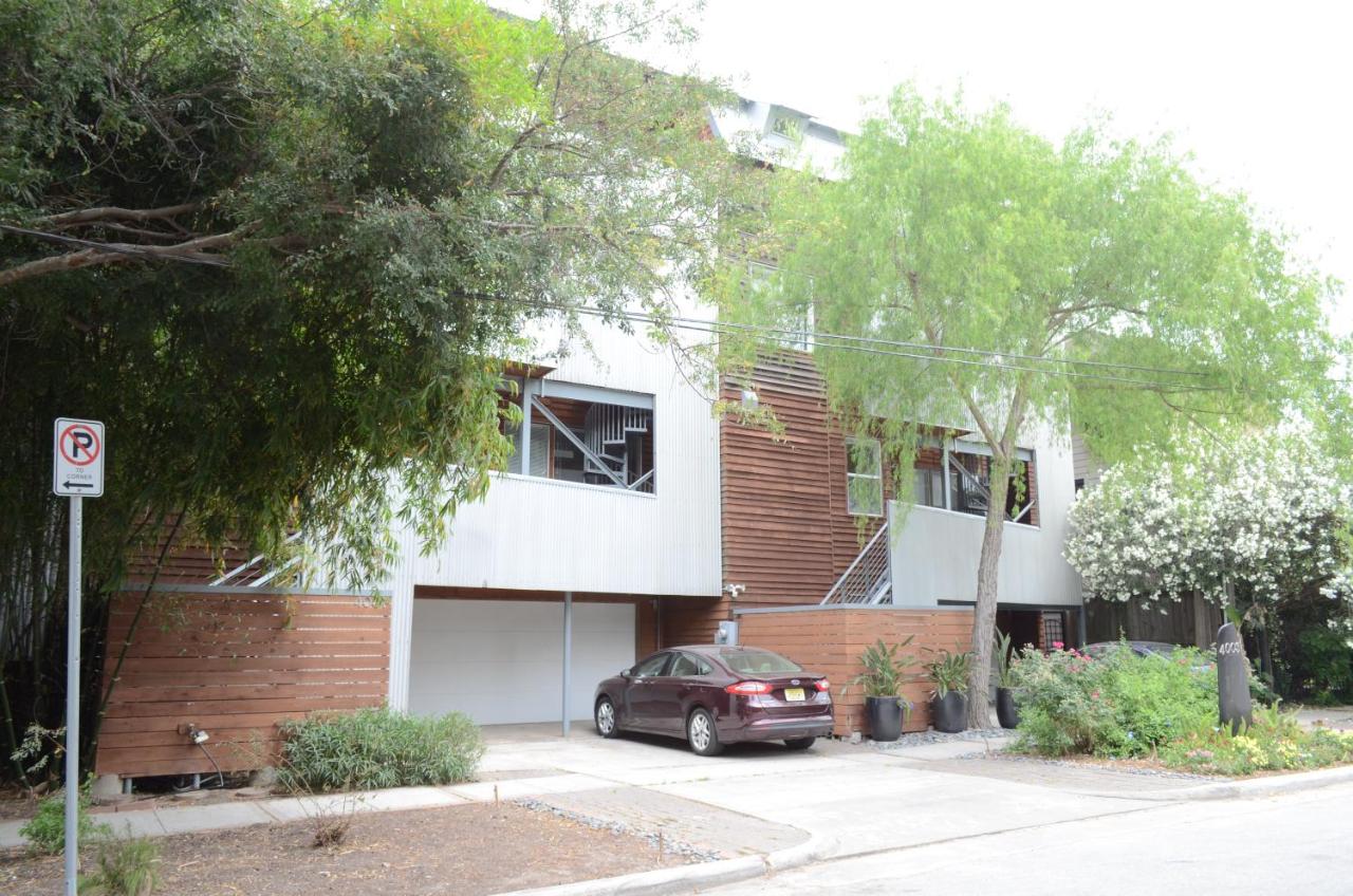 | Modern B & B