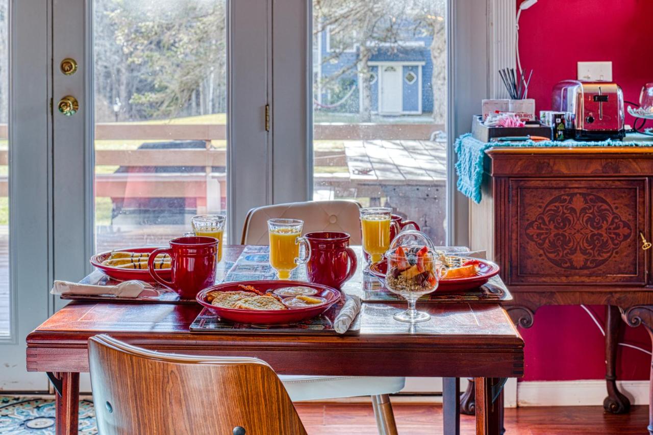 | Mountain Treasure Bed and Breakfast