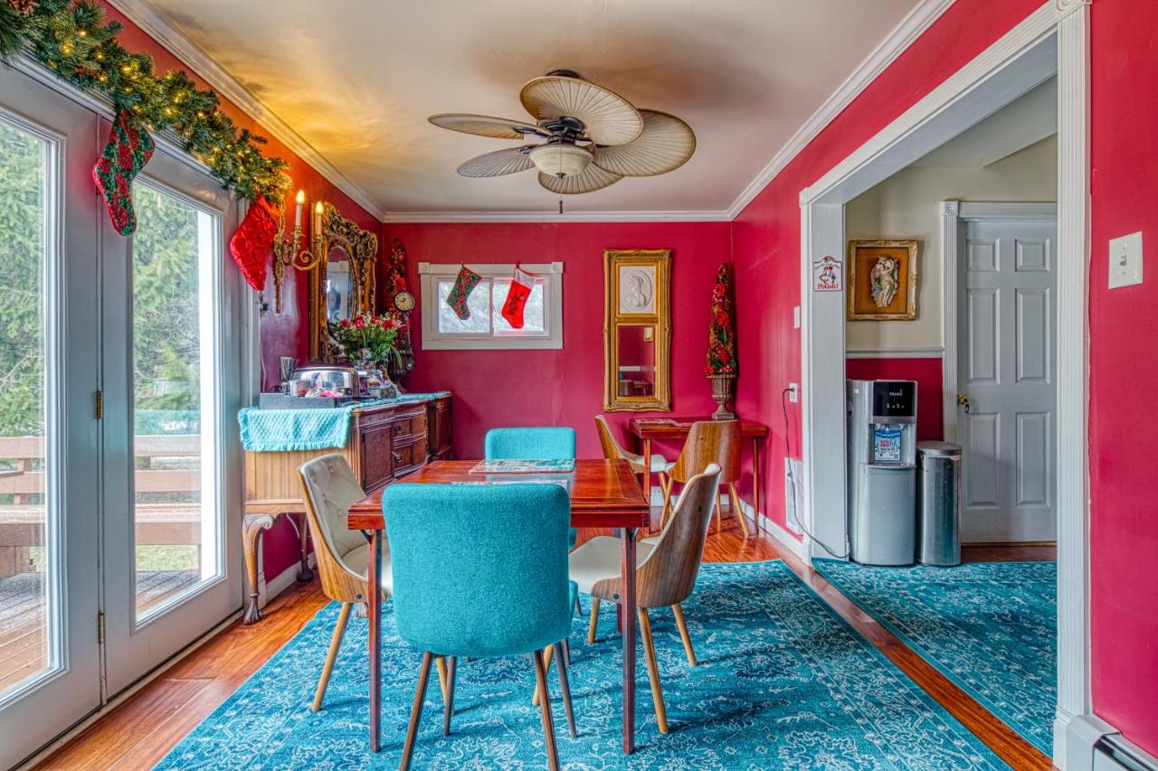 | Mountain Treasure Bed and Breakfast