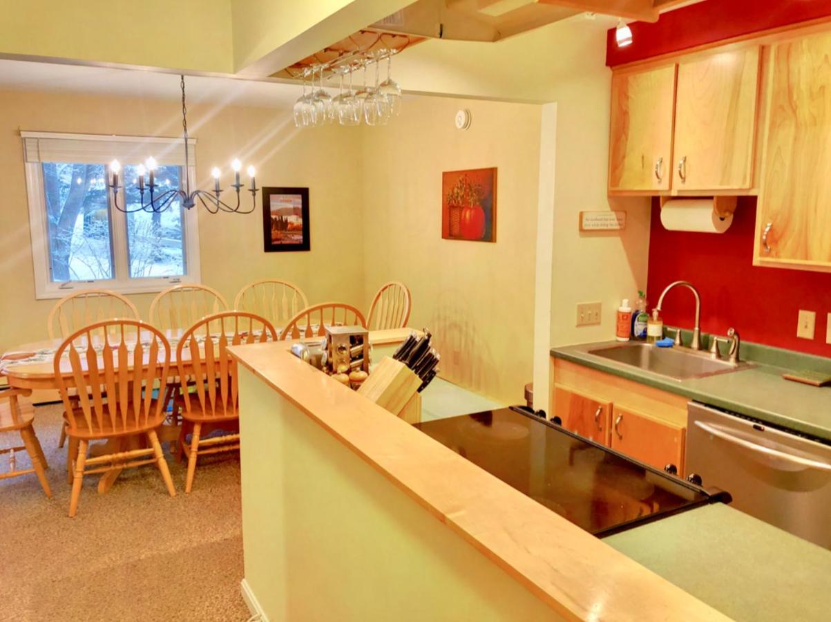 | R1 Renovated Bretton Woods Slopeside townhome in the heart of the White Mountains