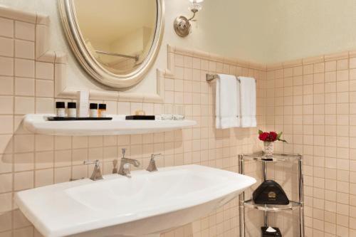 Room #117531015 at Hotel Du Pont