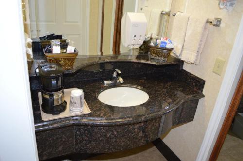 Room #5682032 at Dynasty Suites Redlands