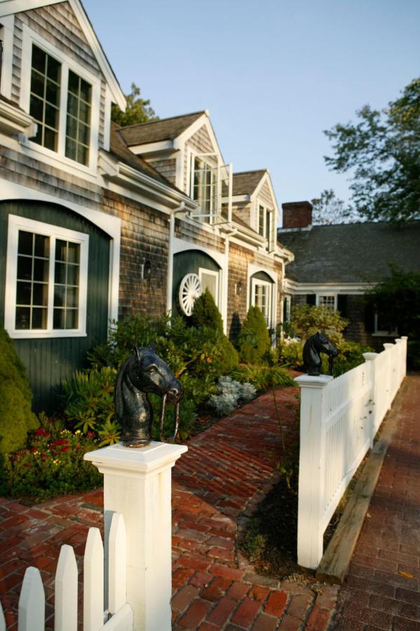| Captain's House Inn