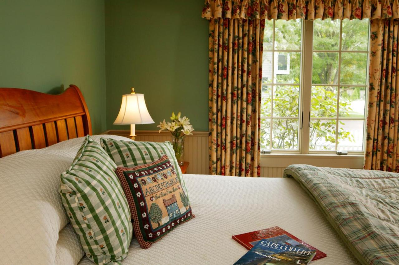 | Captain's House Inn