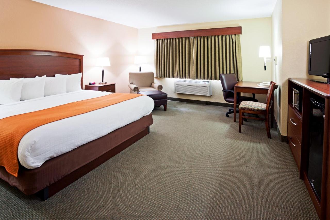 King Room - Mobility Access/Non-Smoking at AmericInn by Wyndham Fargo West Acres