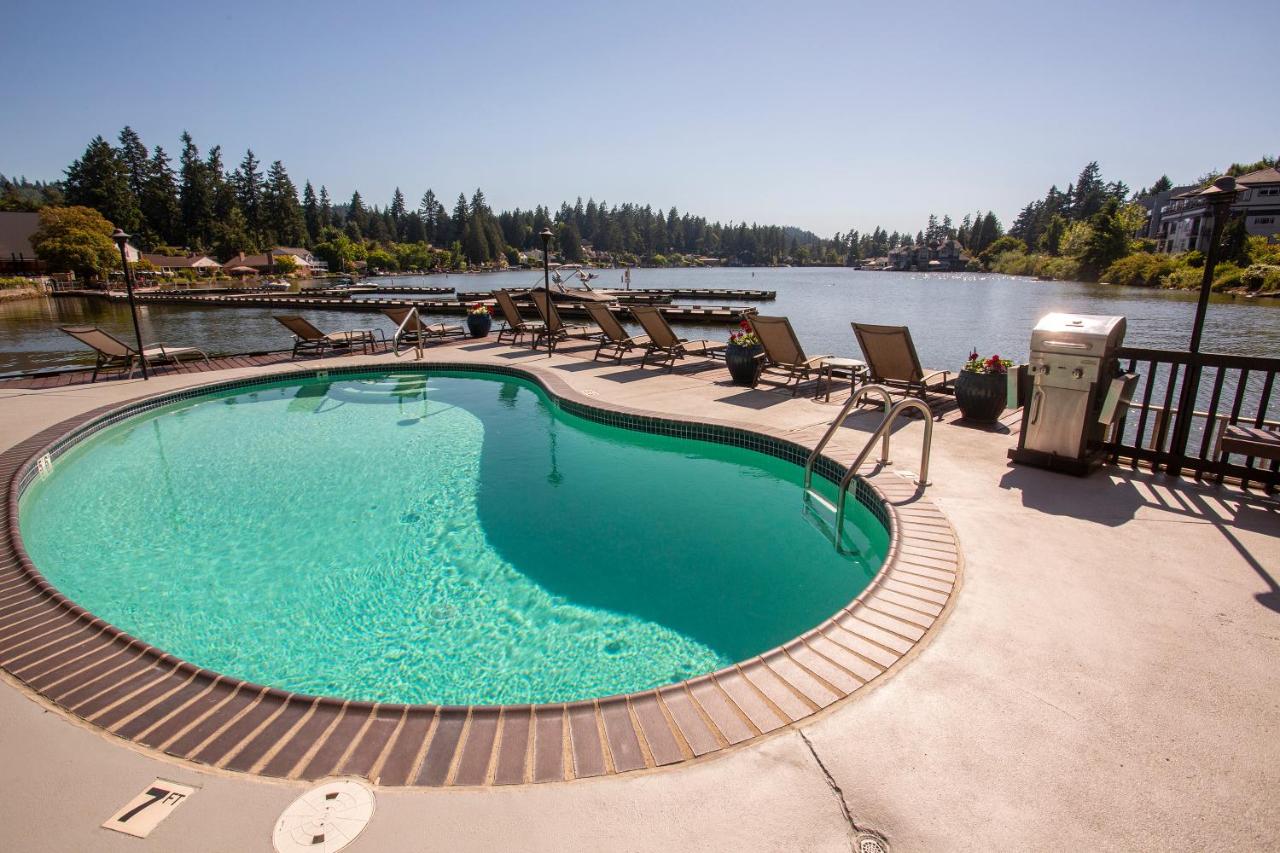 | Lakeshore Inn