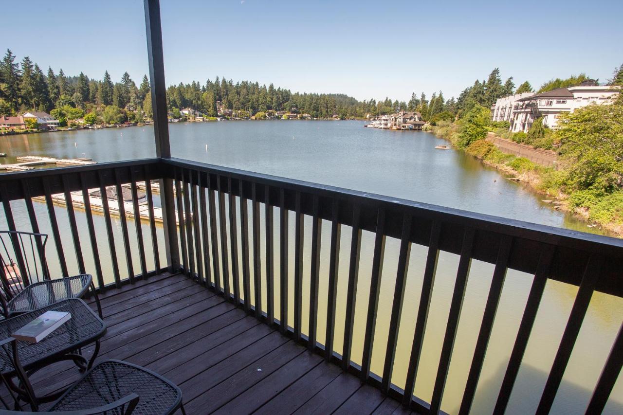 | Lakeshore Inn